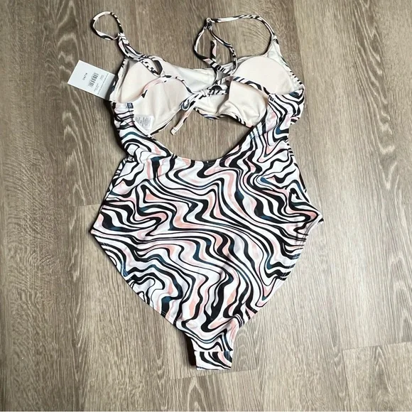 NWT Endless Sun One-Piece Swimsuit, Size Xtra-Large - Picture 2 of 3